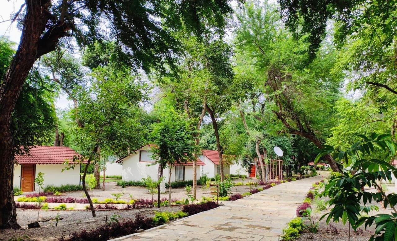 Aranya Vilas - A Nature Resort Udaipur Extérieur photo