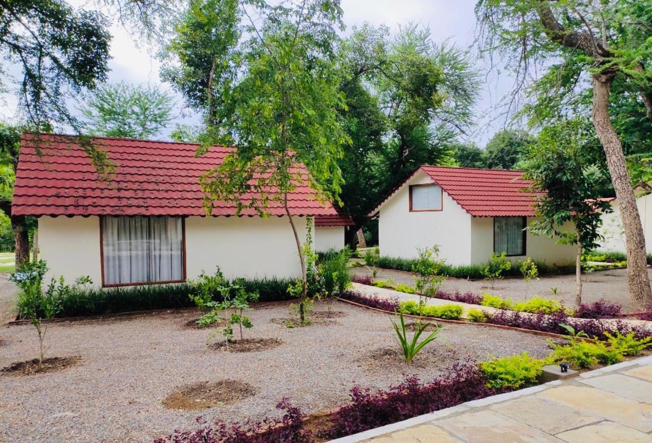 Aranya Vilas - A Nature Resort Udaipur Extérieur photo