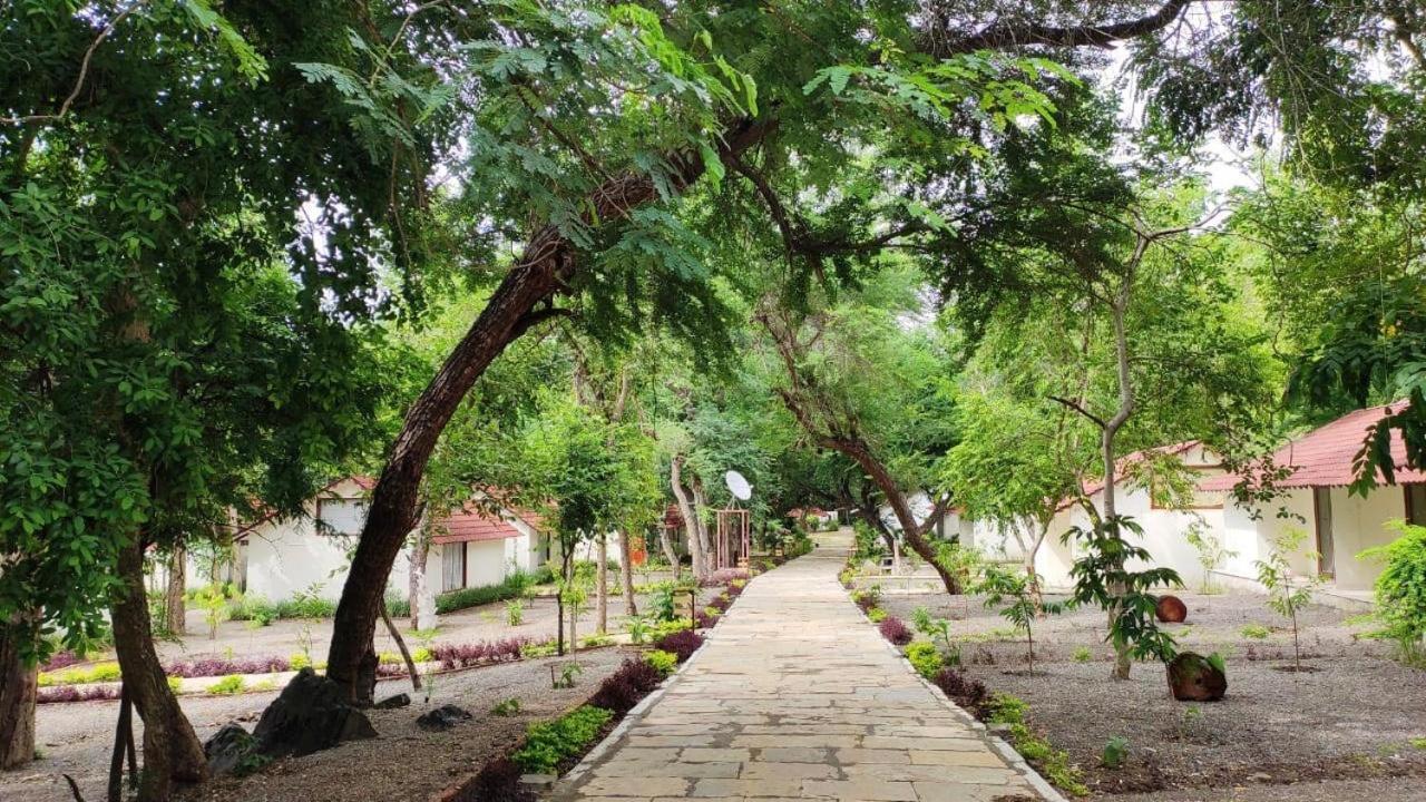 Aranya Vilas - A Nature Resort Udaipur Extérieur photo
