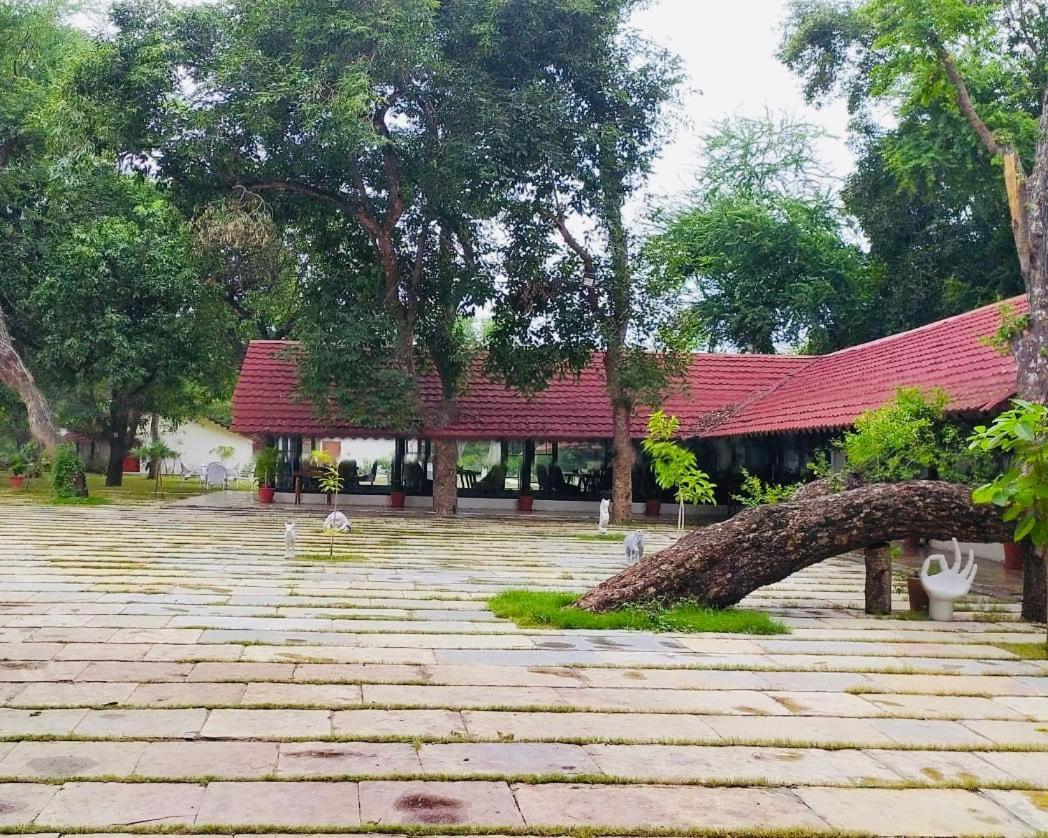 Aranya Vilas - A Nature Resort Udaipur Extérieur photo