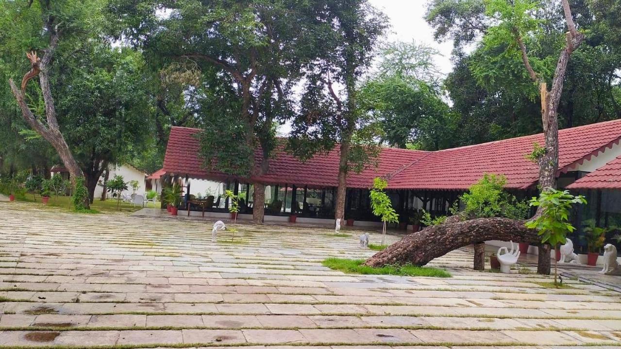 Aranya Vilas - A Nature Resort Udaipur Extérieur photo